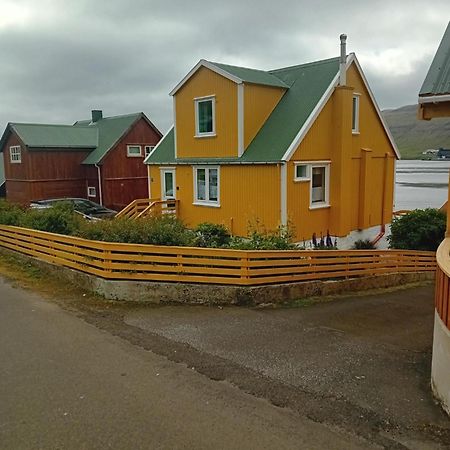Вилла Det Lille Gule Hus Trongisvagur Экстерьер фото