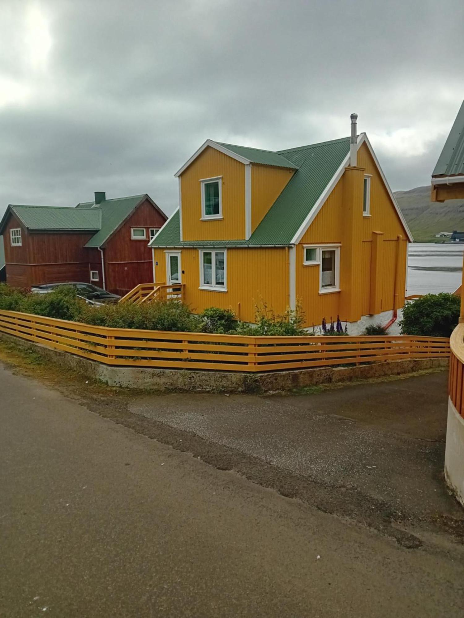 Вилла Det Lille Gule Hus Trongisvagur Экстерьер фото