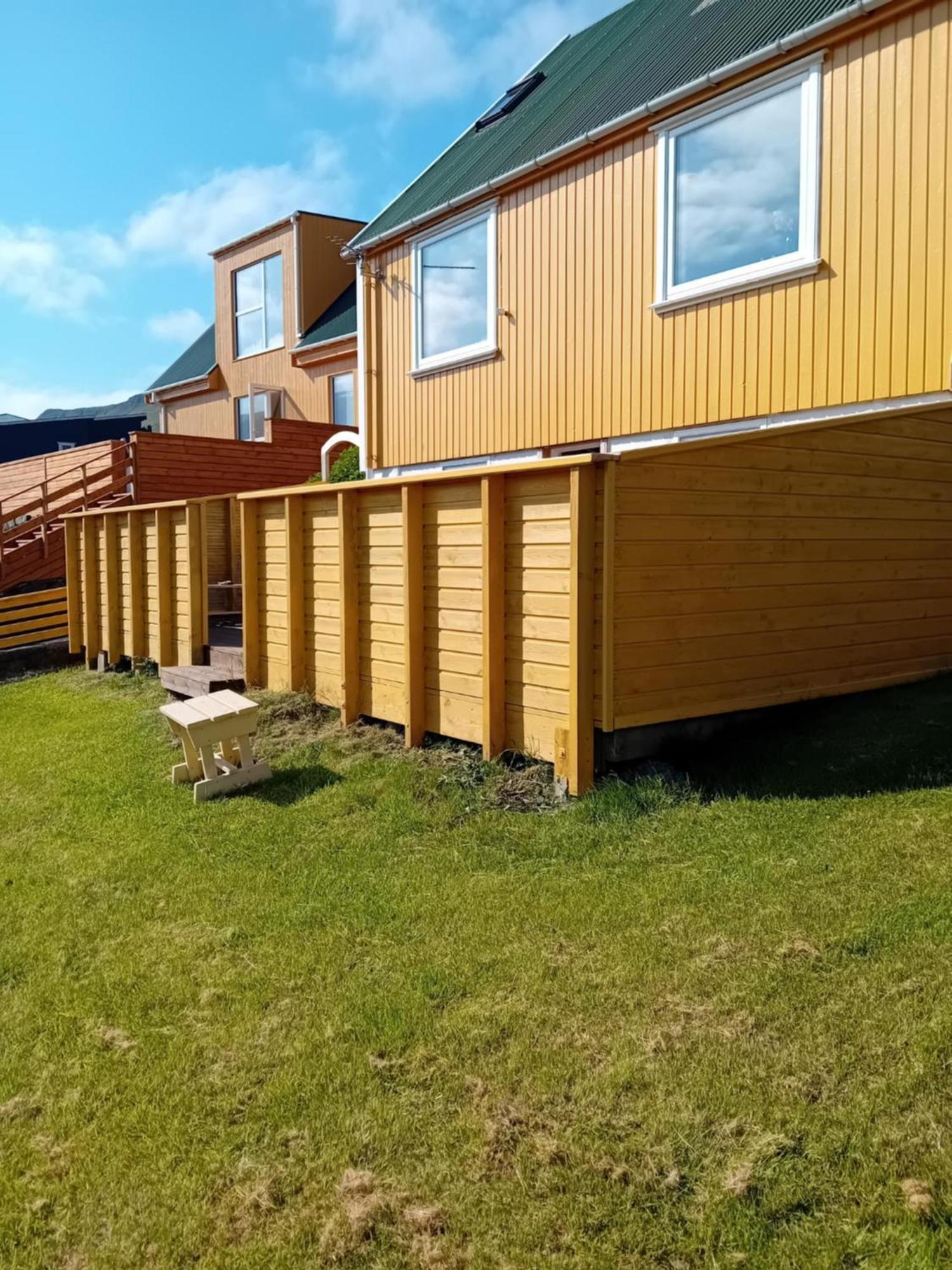 Вилла Det Lille Gule Hus Trongisvagur Экстерьер фото