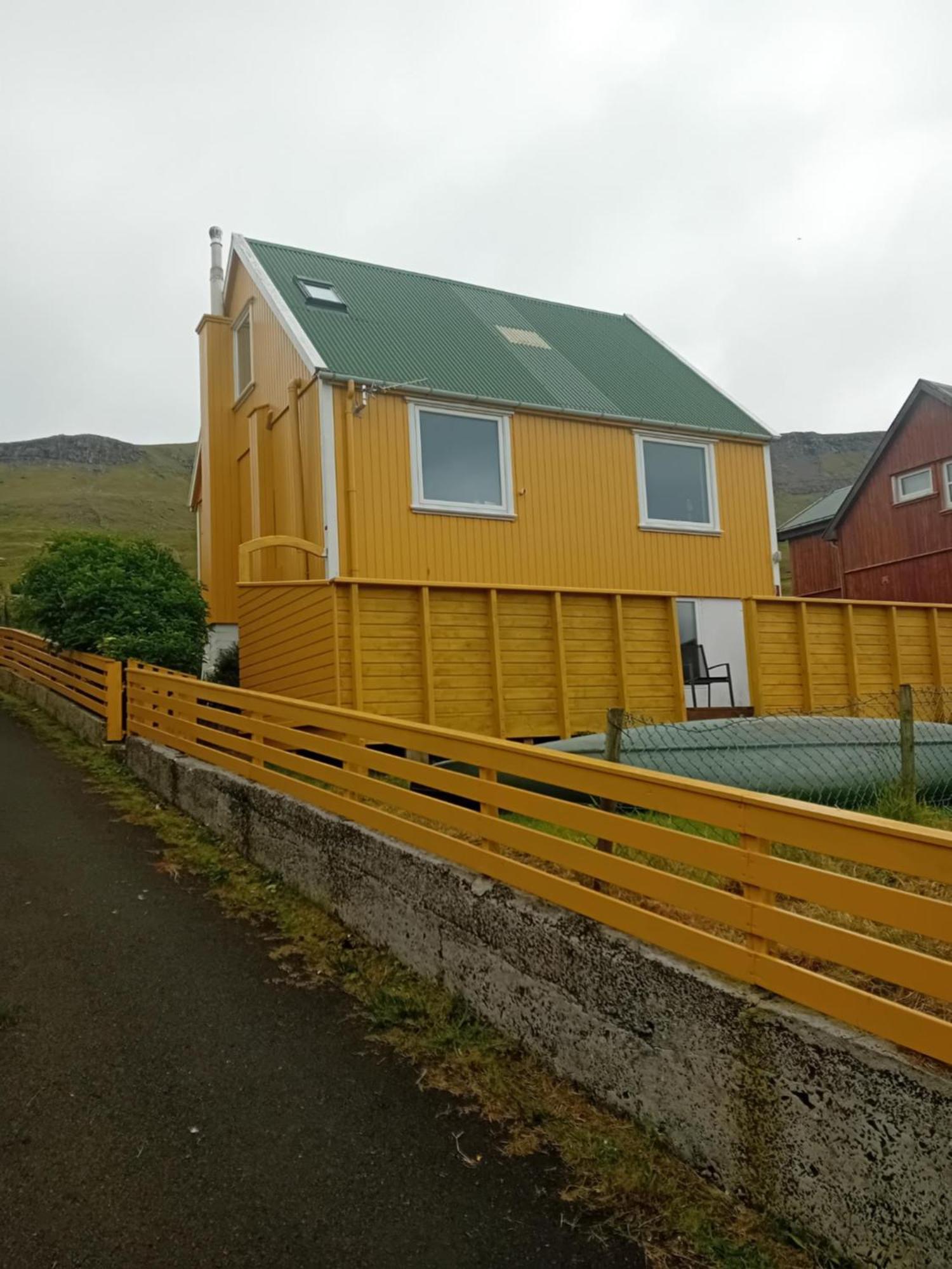 Вилла Det Lille Gule Hus Trongisvagur Экстерьер фото