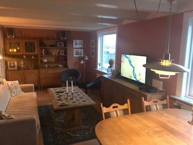 Вилла Det Lille Gule Hus Trongisvagur Экстерьер фото