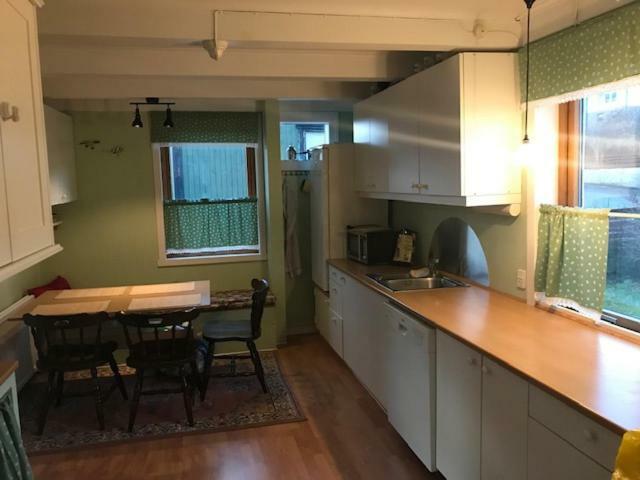 Вилла Det Lille Gule Hus Trongisvagur Экстерьер фото